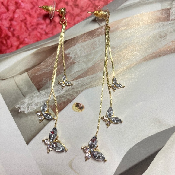Beautiful Gold Tone Crystals Butterfly Earrings - Picture 3 of 5